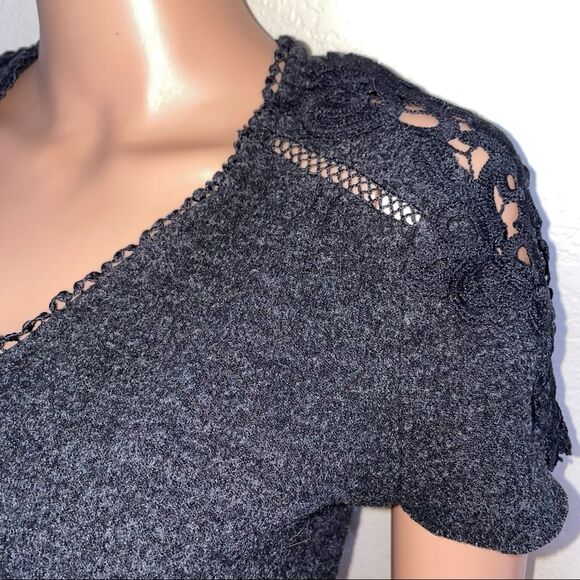 - 💋Bundle 4 items for $20. Add items💋 to a bundle - Picture 5 of 6